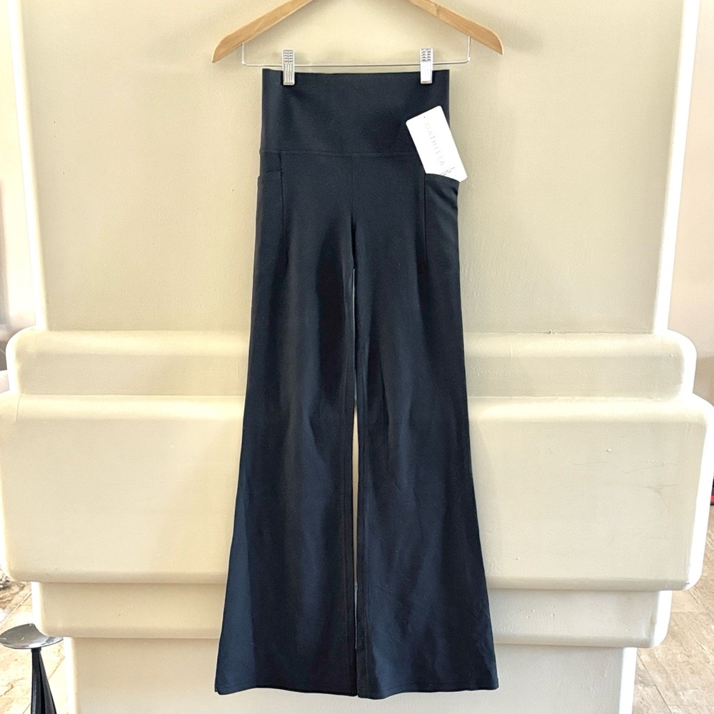 Athleta Salutation Stash Flare Pants With Pockets. XS. Black. NWT.
